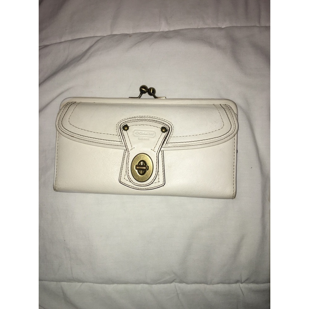 Rare White Coach Gigi Wallet
